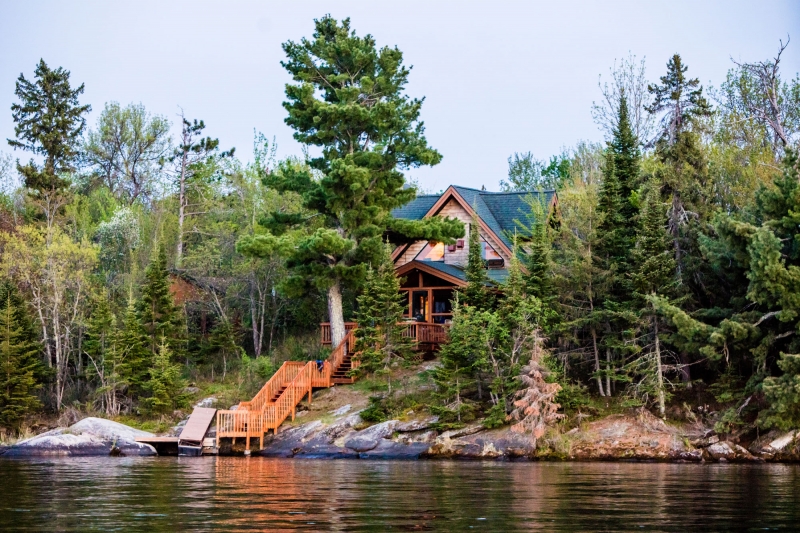 Northern Lights Resort & Outfitting - Yellowstone Lodge